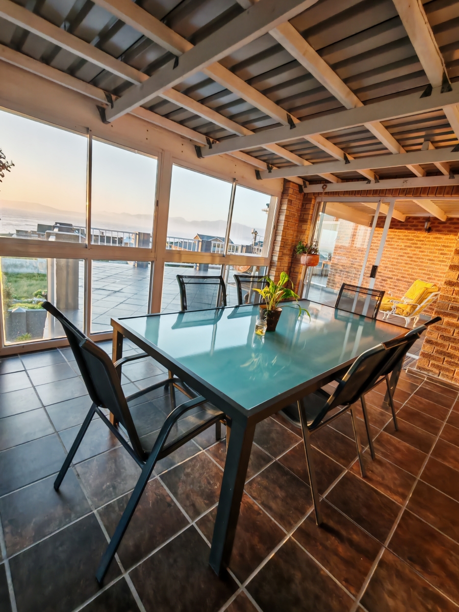 4 Bedroom Property for Sale in De Kelders Western Cape
